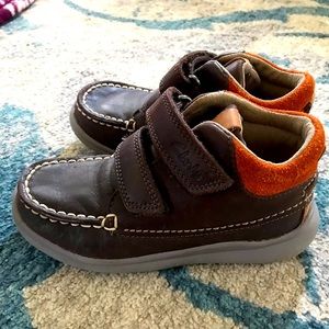 CLARKS LEATHER BOOTS. Toddler boys. Size 8. New!!